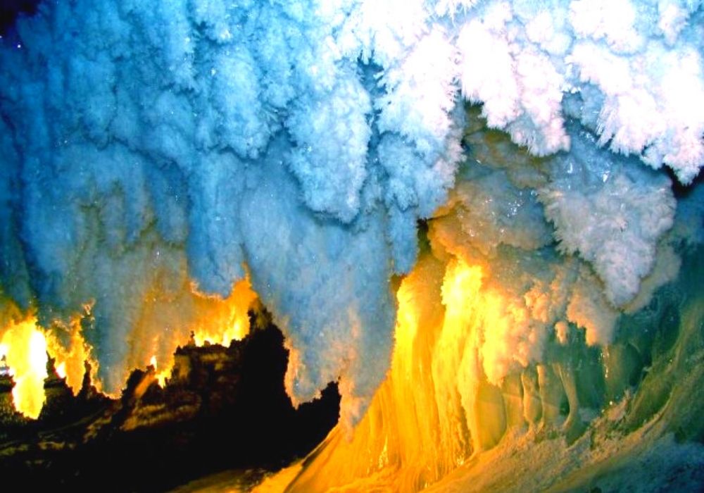 Кунгурская ледяная пещера.jpg